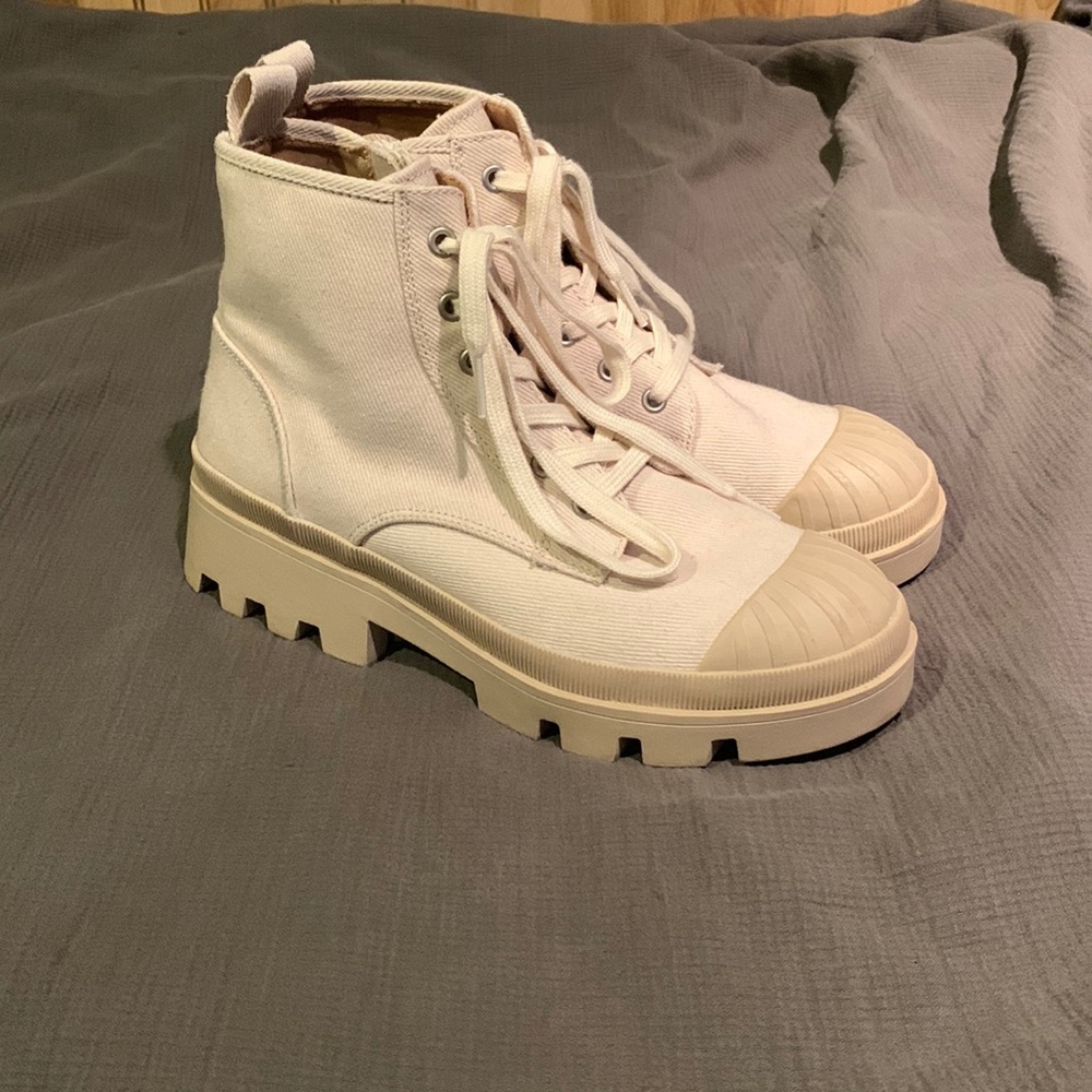 Universal Thread Boots - image 1